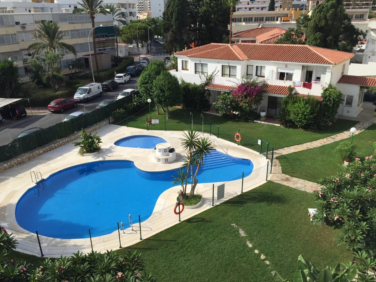 Apartamento Holidays On The Beach ตอร์เรโมลิโนส ภายนอก รูปภาพ