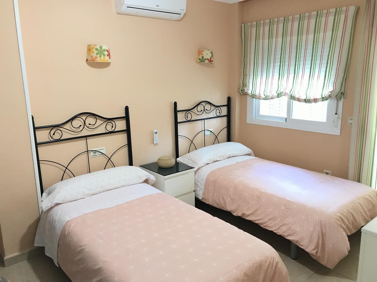 Apartamento Holidays On The Beach ตอร์เรโมลิโนส ภายนอก รูปภาพ