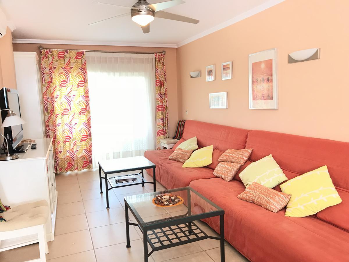 Apartamento Holidays On The Beach ตอร์เรโมลิโนส ภายนอก รูปภาพ