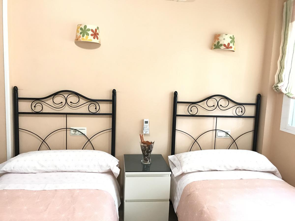 Apartamento Holidays On The Beach ตอร์เรโมลิโนส ภายนอก รูปภาพ