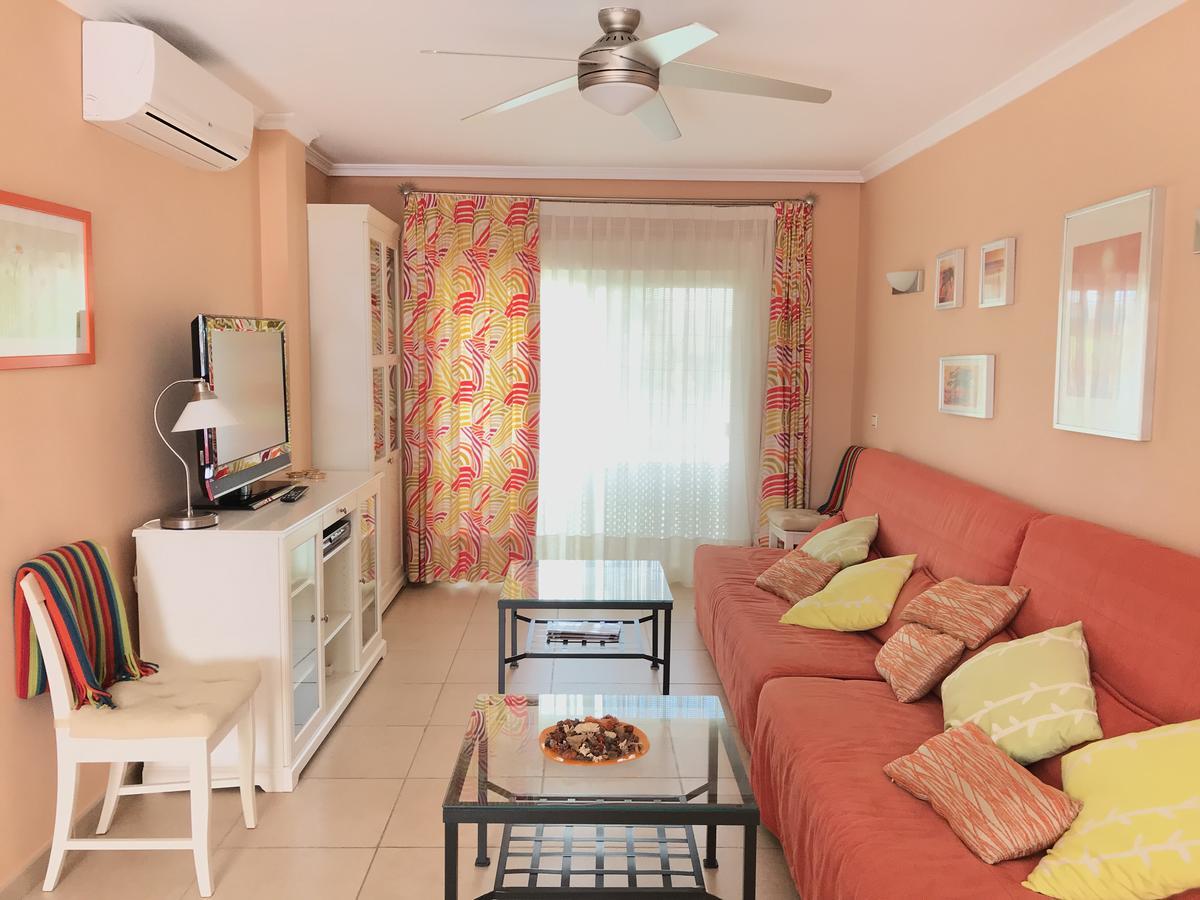 Apartamento Holidays On The Beach ตอร์เรโมลิโนส ภายนอก รูปภาพ
